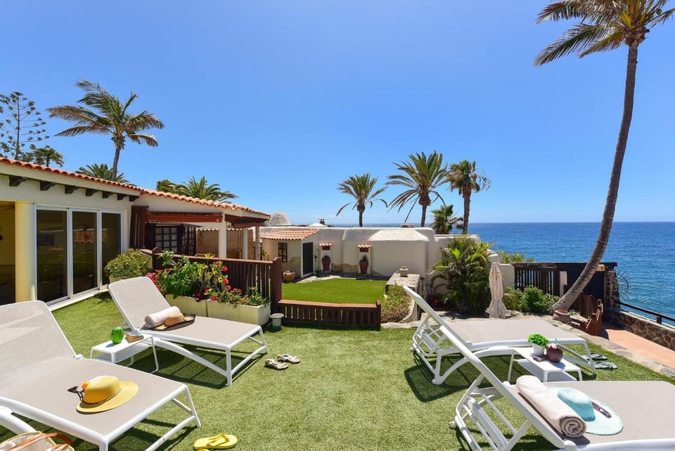 Property building, Day, Garden, Garden view, Sea view, sunbed