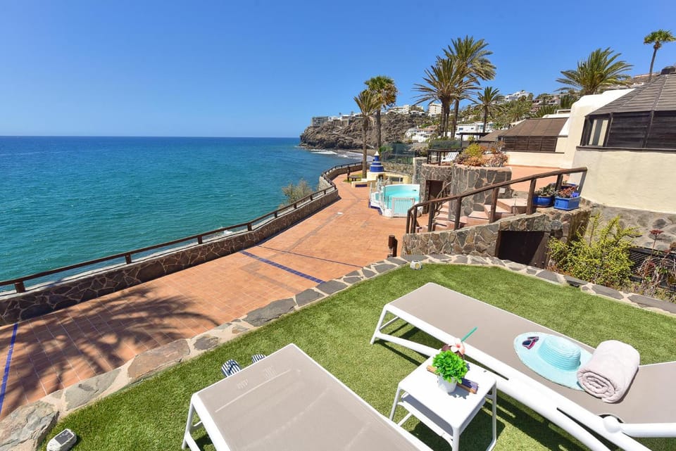 Nearby landmark, Day, Beach, Sea view, sunbed