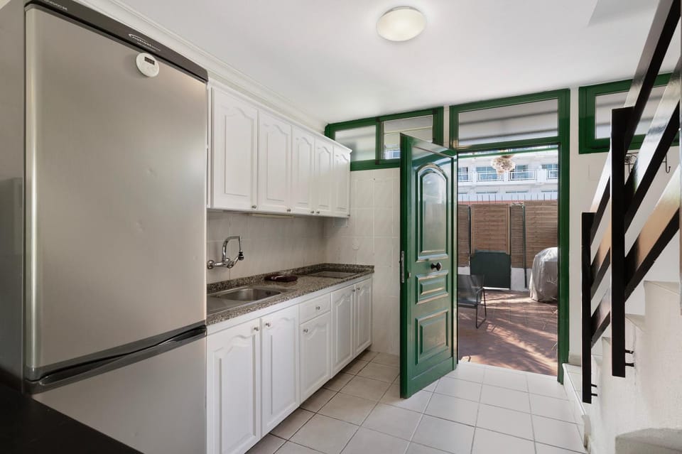 Property building, Kitchen or kitchenette, Living room