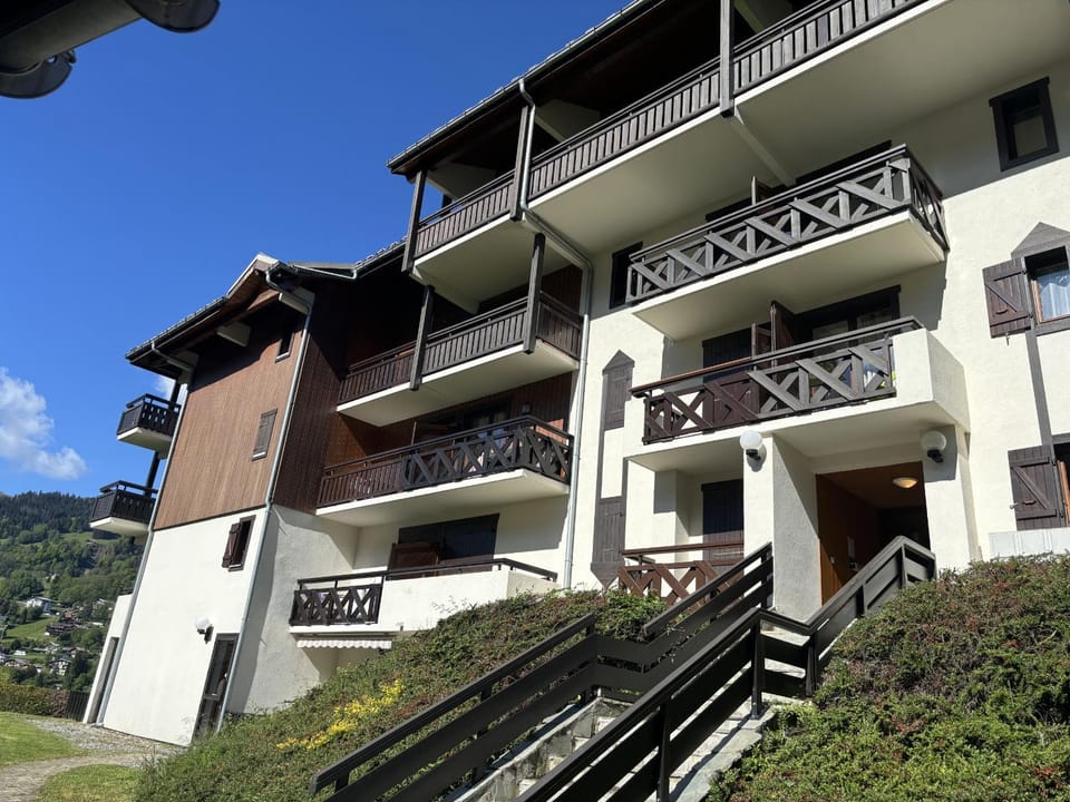 Property building, Facade/entrance, Off site