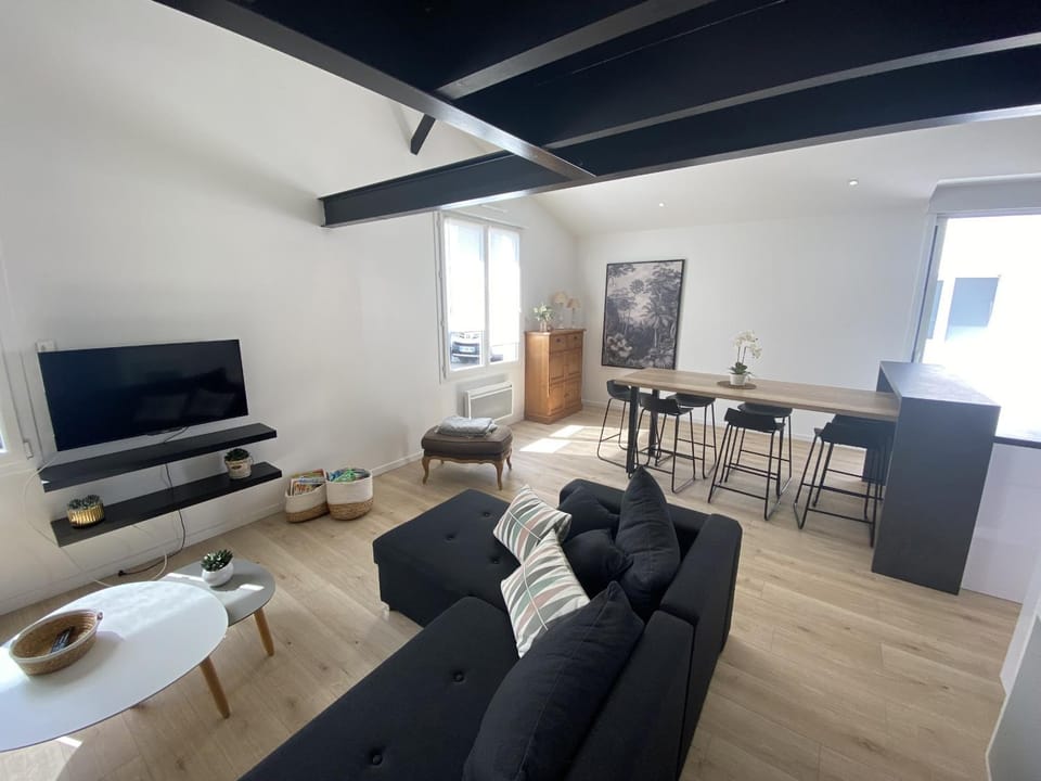 Communal lounge/ TV room, Living room