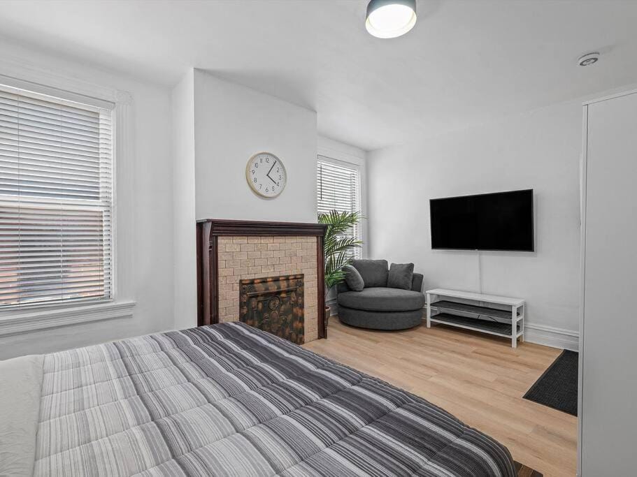 Shadyside, Central !4 Stylish and Central Studio With Free Parking Apartment in Shadyside