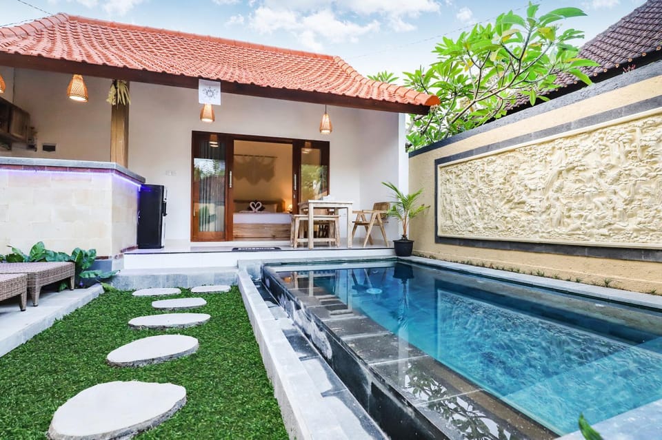 Property building, Patio, Day, Garden, Garden view, Pool view, Swimming pool, sunbed