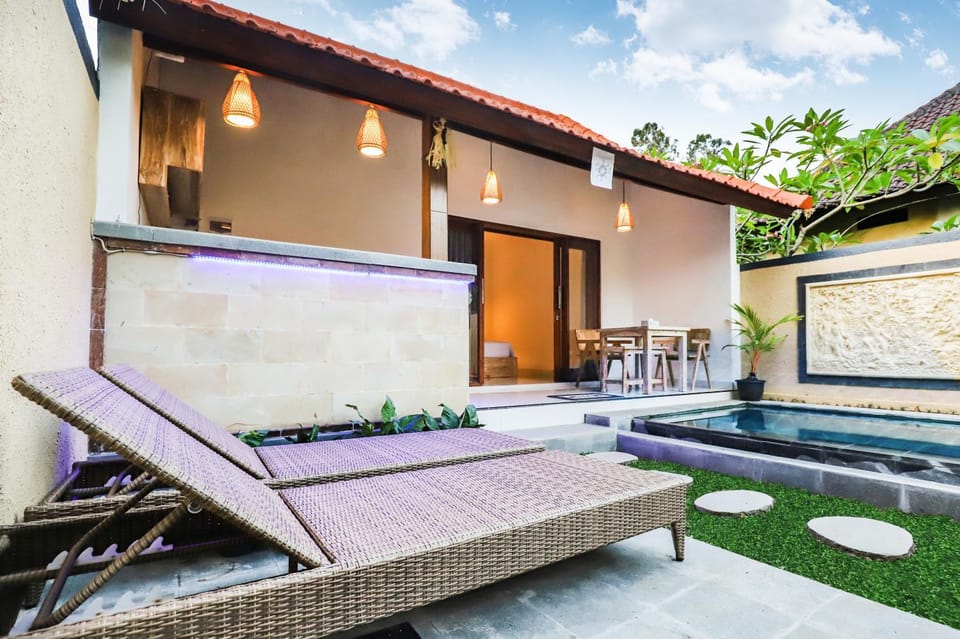 Patio, Day, Garden view, Pool view, Swimming pool, sunbed