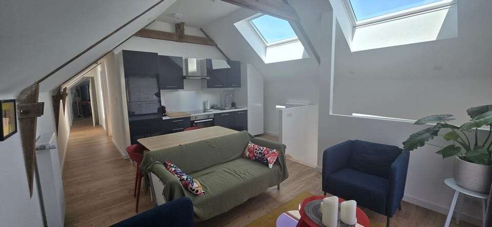 TV and multimedia, Kitchen or kitchenette, Seating area