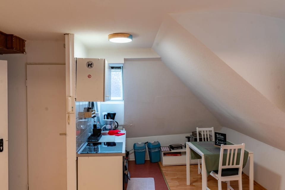 Kitchen or kitchenette, Living room, Dining area, oven