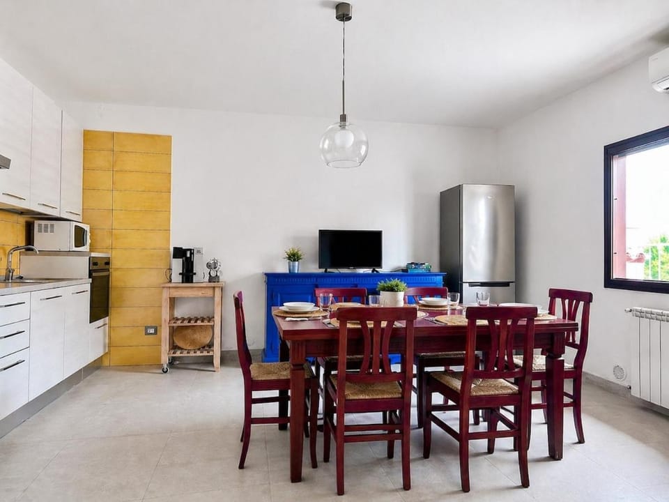Kitchen or kitchenette, Living room, Dining area, oven, stove