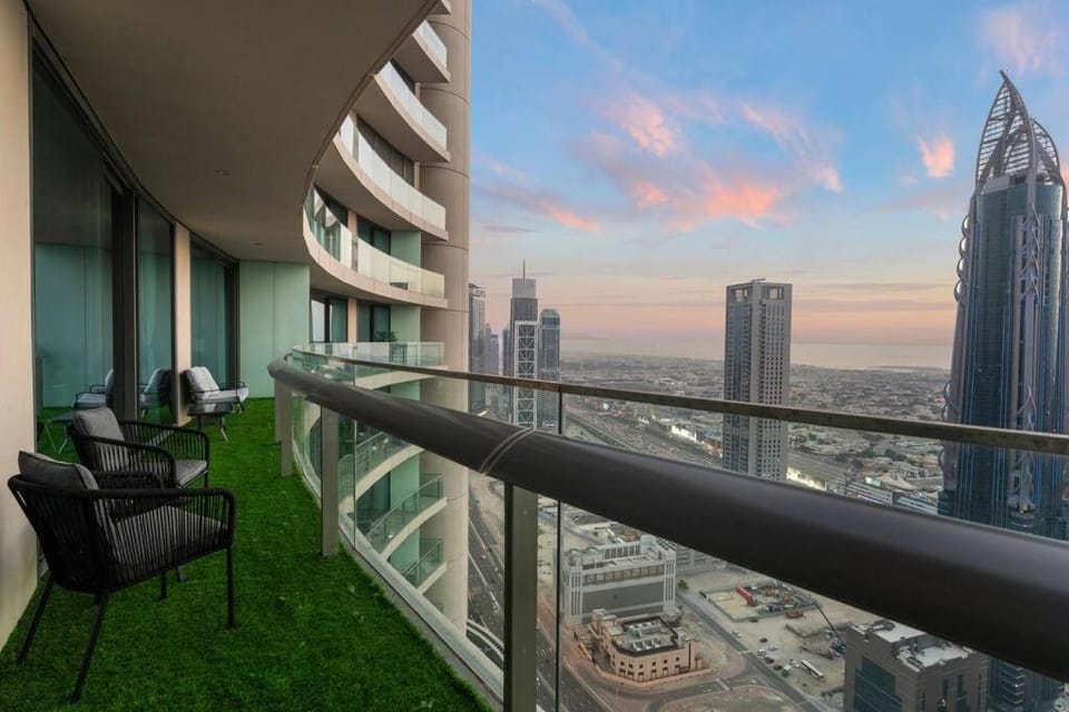 Luxe 2BR Burj Vista Retreat, Steps from Dubai Mall & Burj Khalifa Apartment in Dubai