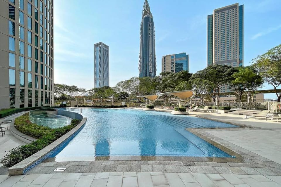 Luxe 2BR Burj Vista Retreat, Steps from Dubai Mall & Burj Khalifa Apartment in Dubai