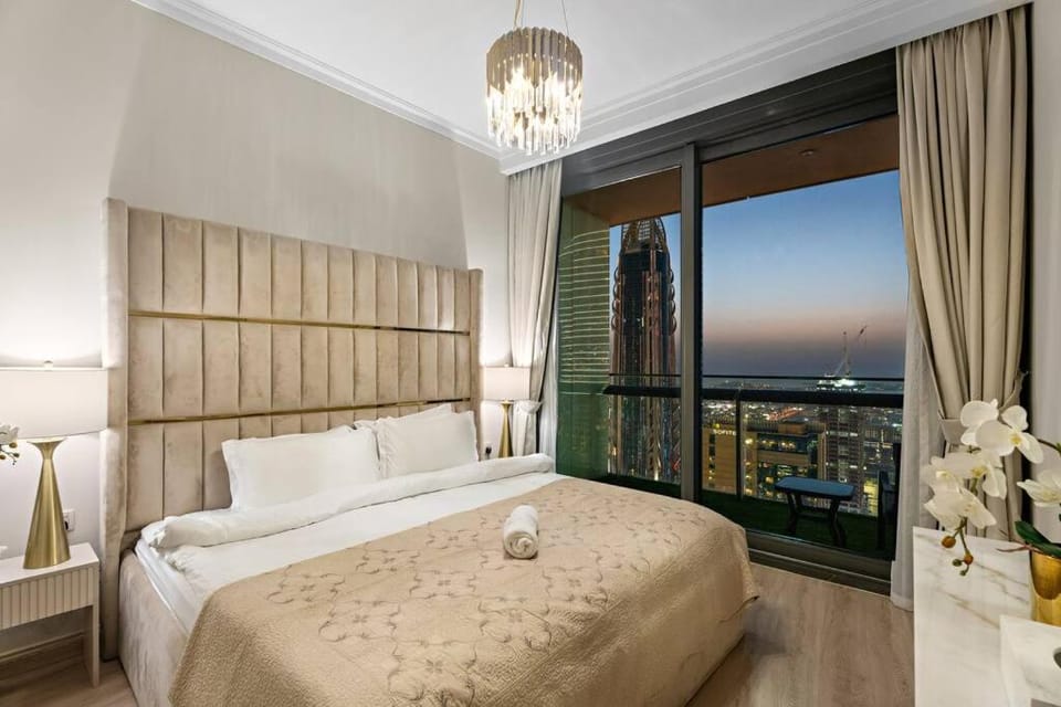 Luxe 2BR Burj Vista Retreat, Steps from Dubai Mall & Burj Khalifa Apartment in Dubai
