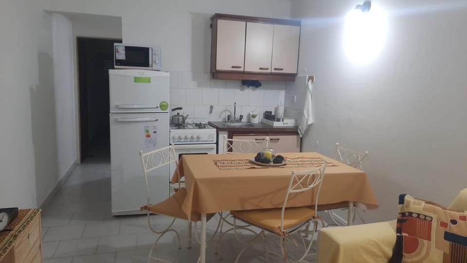 Kitchen or kitchenette, Dining area, oven, pet friendly, stove