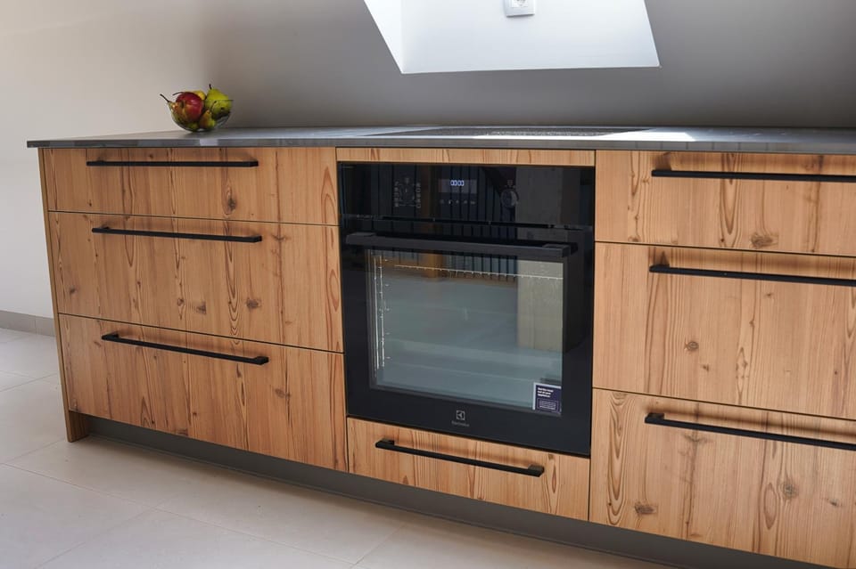 Kitchen or kitchenette, oven