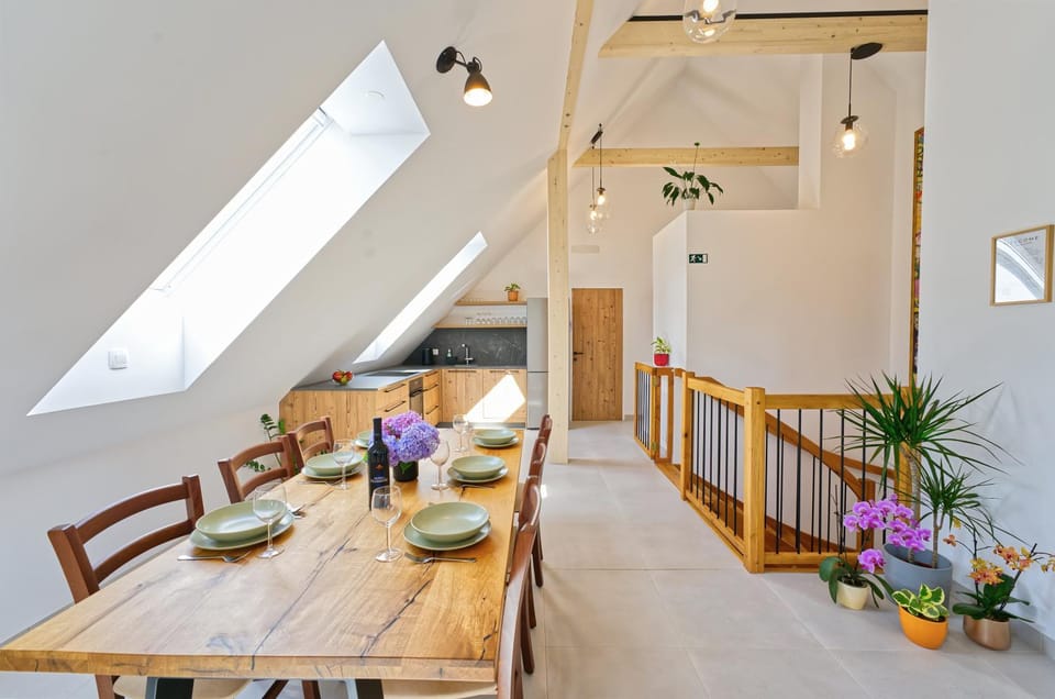 Kitchen or kitchenette, Seating area, Dining area