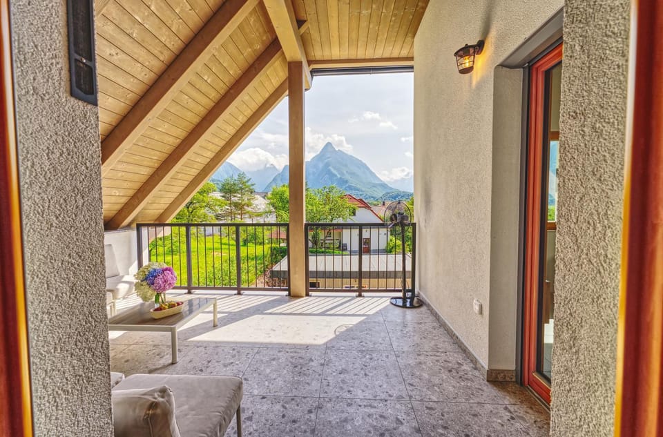 Patio, Day, Natural landscape, Mountain view, Quiet street view