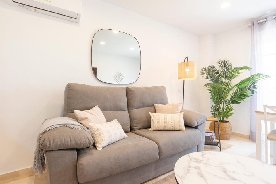 TV and multimedia, Living room, Photo of the whole room, Seating area, Dining area, air conditioner