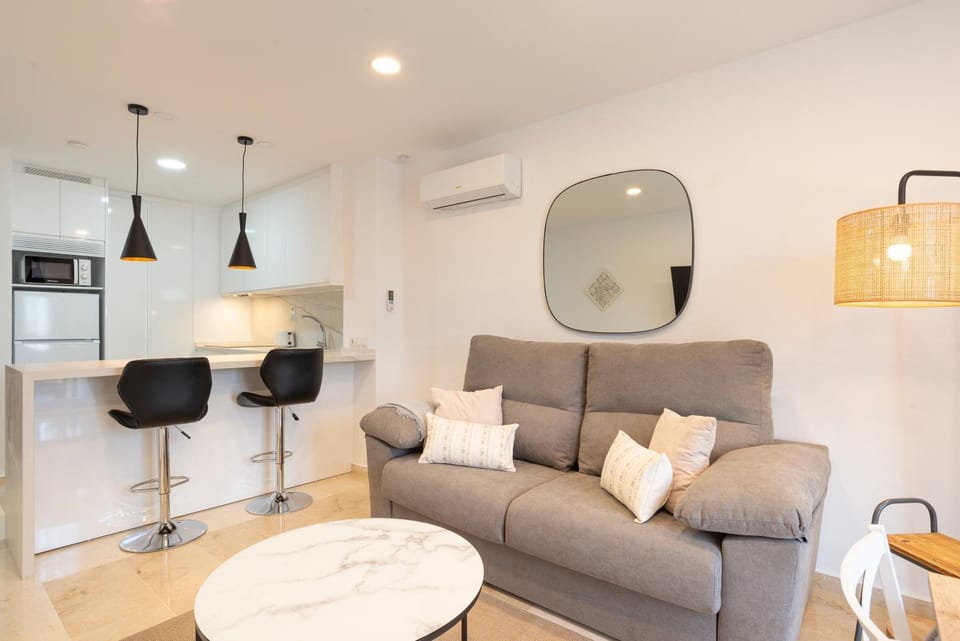 Kitchen or kitchenette, Living room, Photo of the whole room, Seating area, Dining area, microwave, oven, toaster, air conditioner