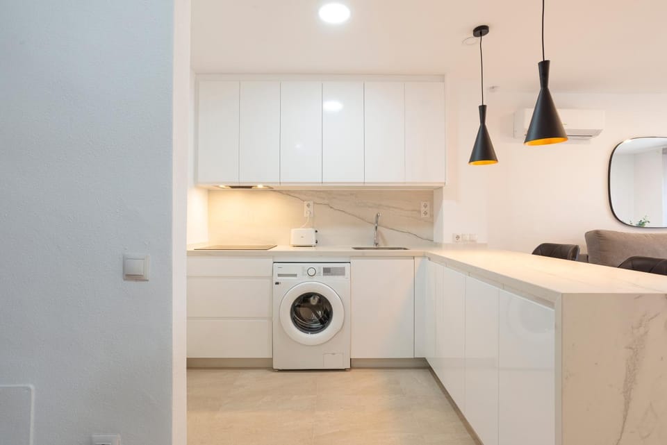 Kitchen or kitchenette, Photo of the whole room, Dining area, microwave, oven, stove, toaster, washing machine, air conditioner