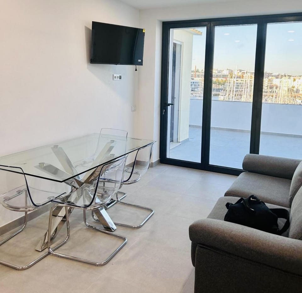 Communal lounge/ TV room, TV and multimedia, View (from property/room), Balcony/Terrace, Living room, Seating area, Dining area, Evening entertainment