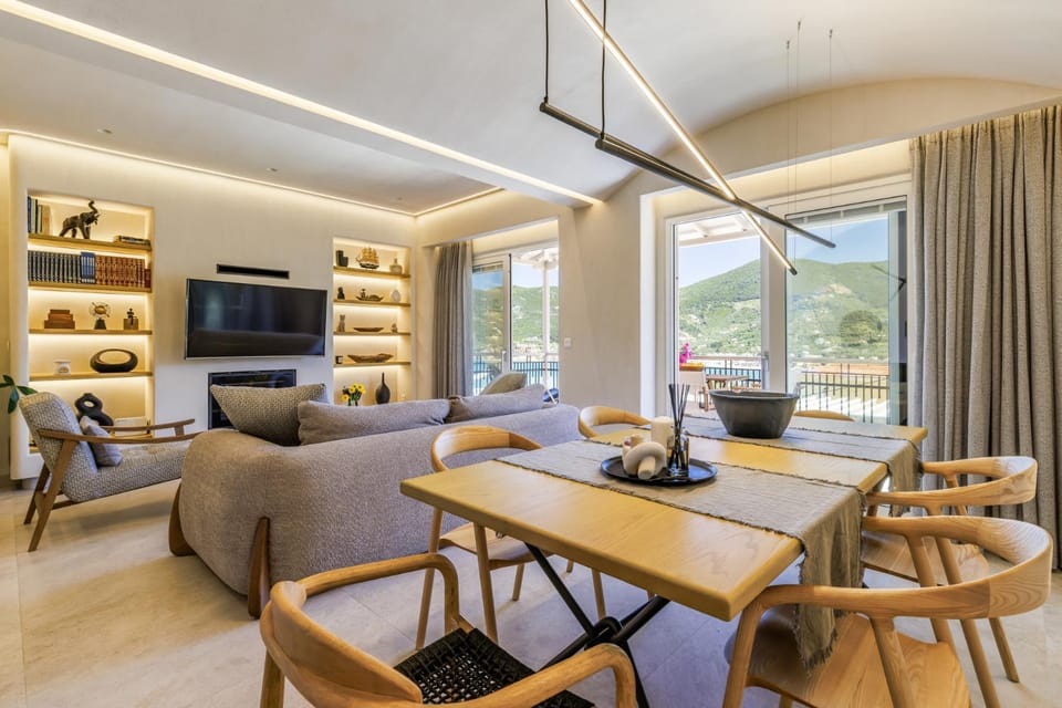 TV and multimedia, Living room, Seating area, Dining area