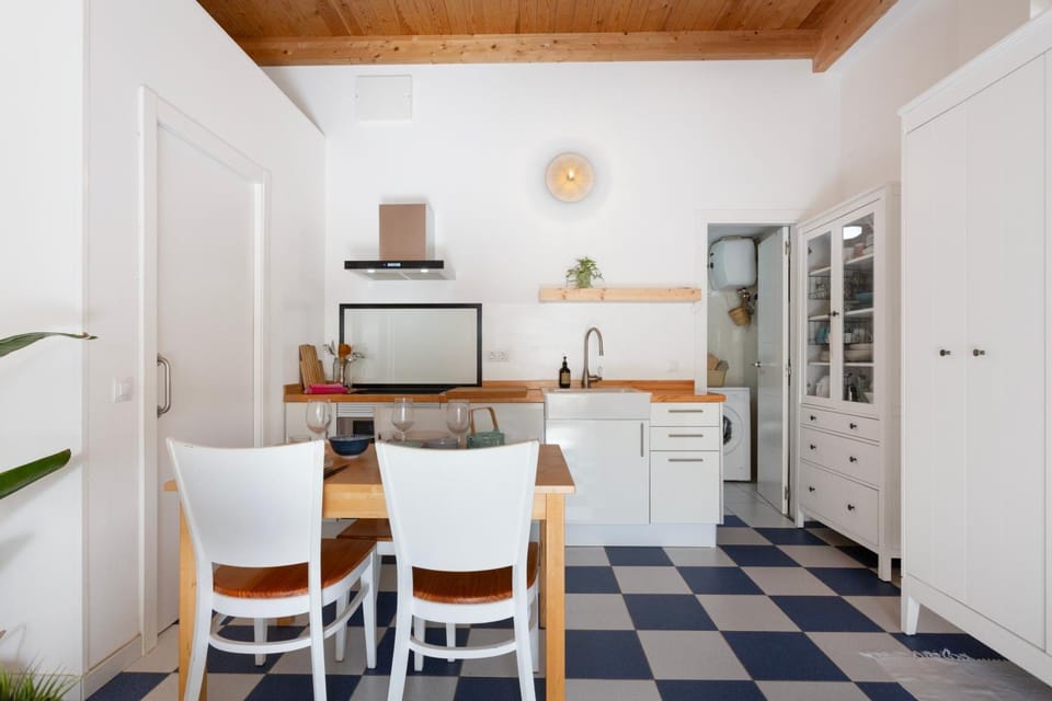Property building, Kitchen or kitchenette, Living room