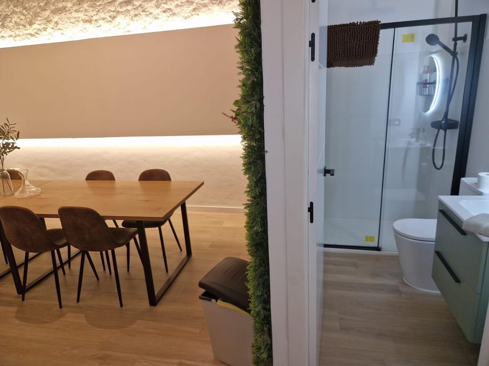 New 2024 luxury design lofts, by Santa Barbara Castle, with pool table, AC and wifi Apartment in Alicante