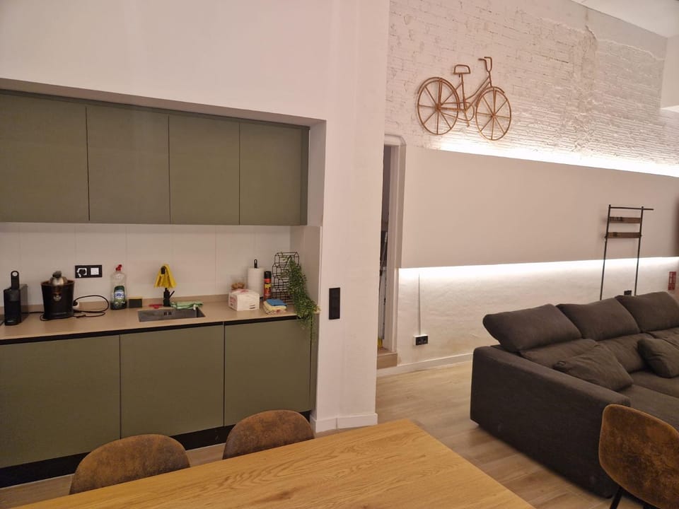 New 2024 luxury design lofts, by Santa Barbara Castle, with pool table, AC and wifi Apartment in Alicante