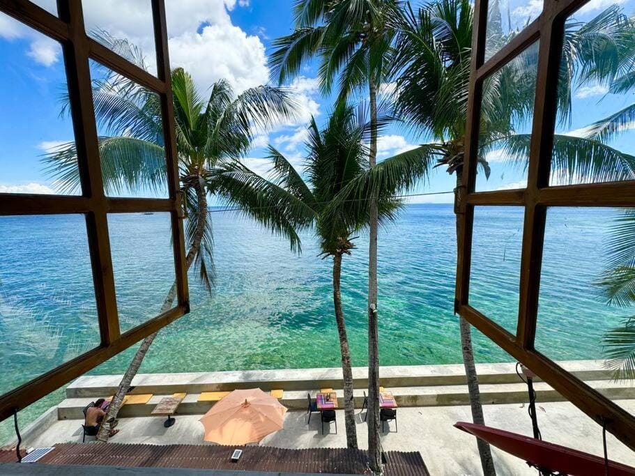 White Knight Seaview Room Hotel in Siquijor