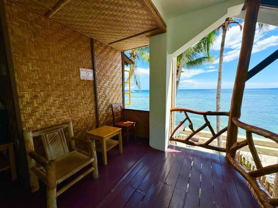 White Knight Seaview Room Hotel in Siquijor