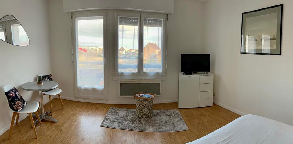 Living room, Bedroom