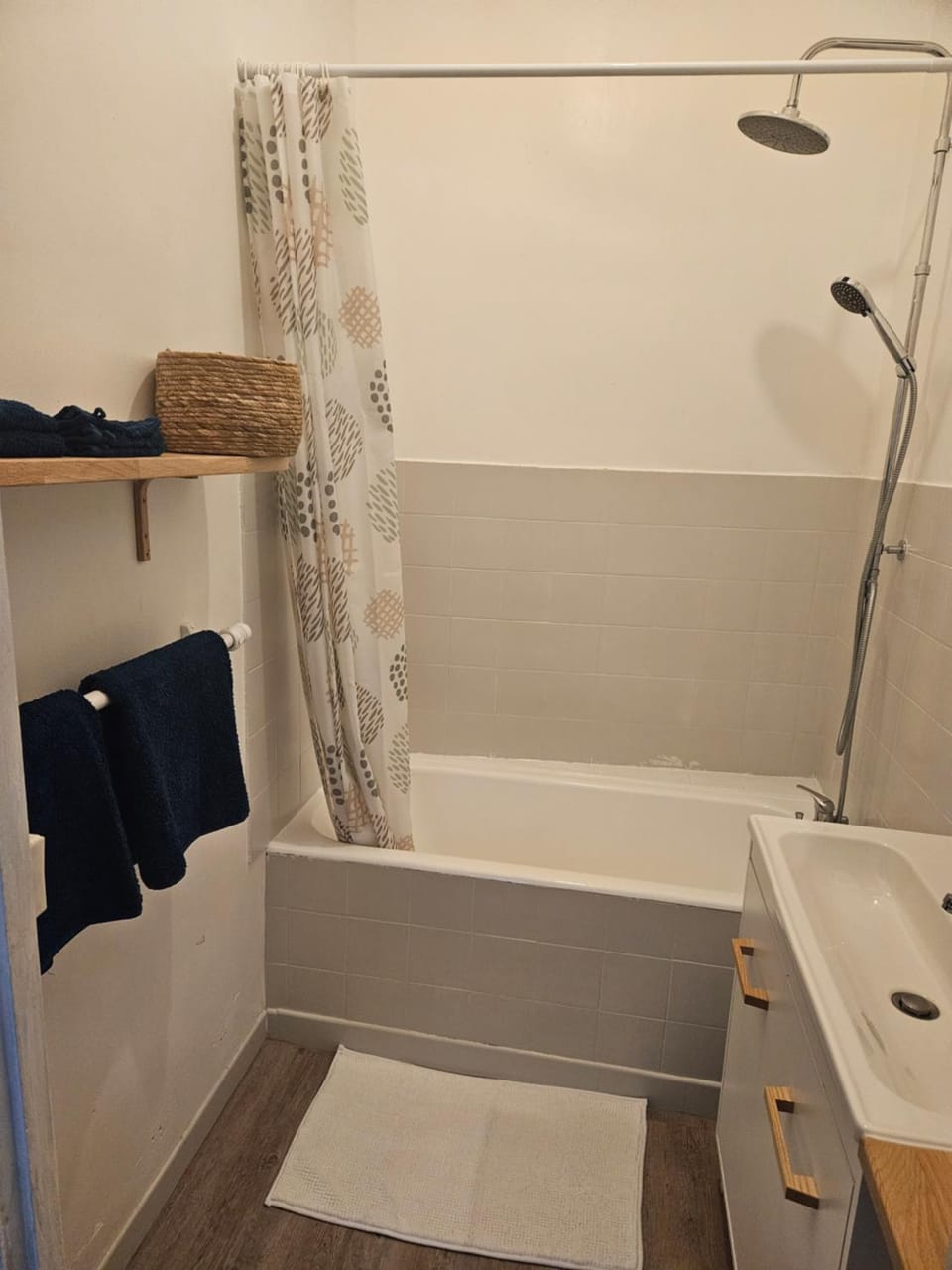Bathroom, Bath