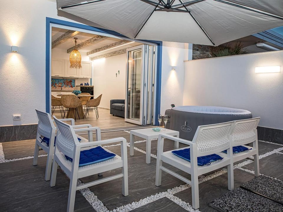 Patio, Dining area