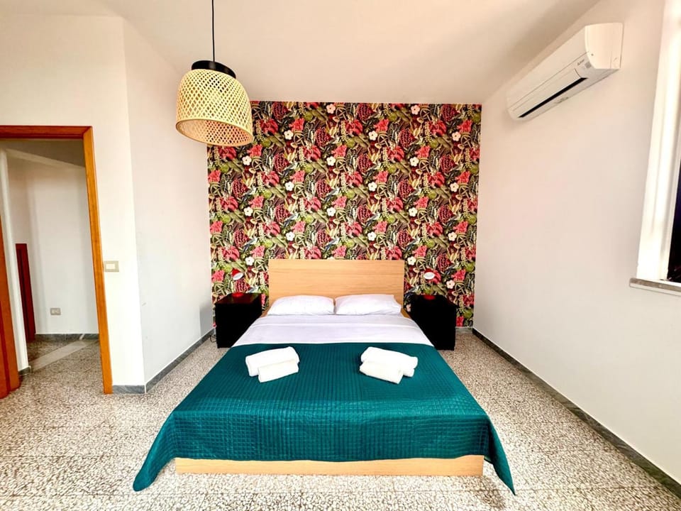 Bedroom, towels, air conditioner