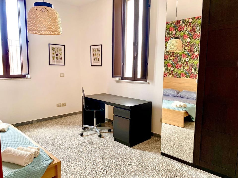 Bed, Photo of the whole room, Seating area, Bedroom