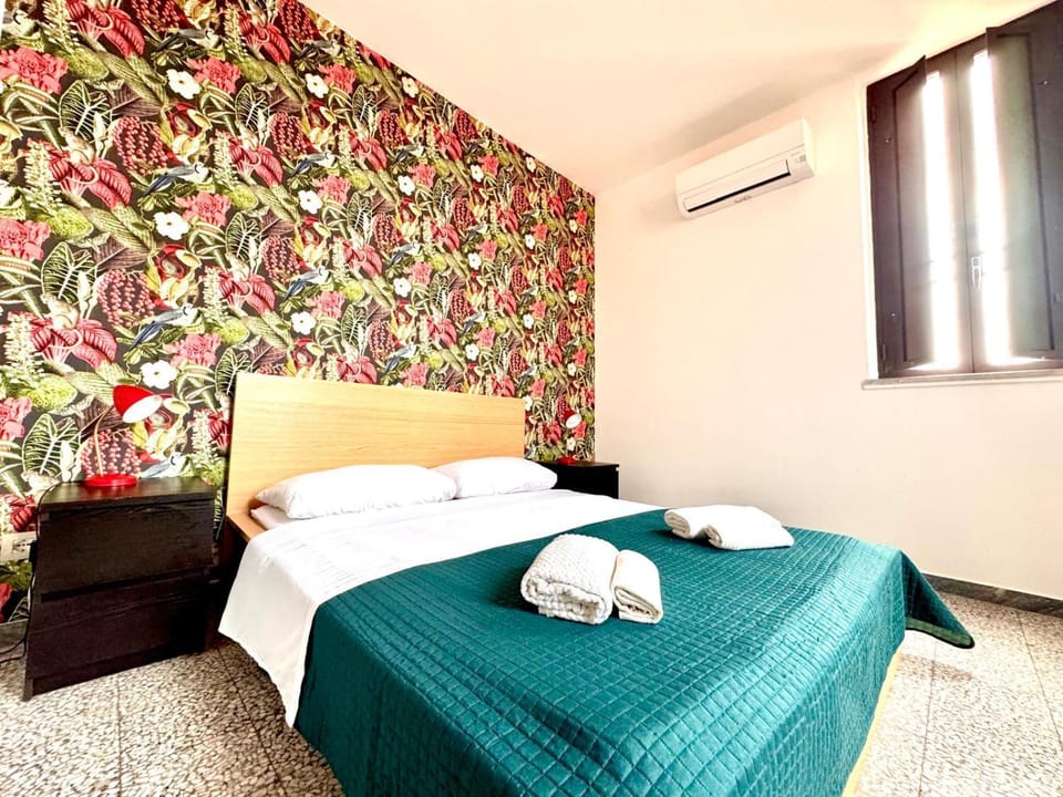 Bed, Bedroom, towels, air conditioner