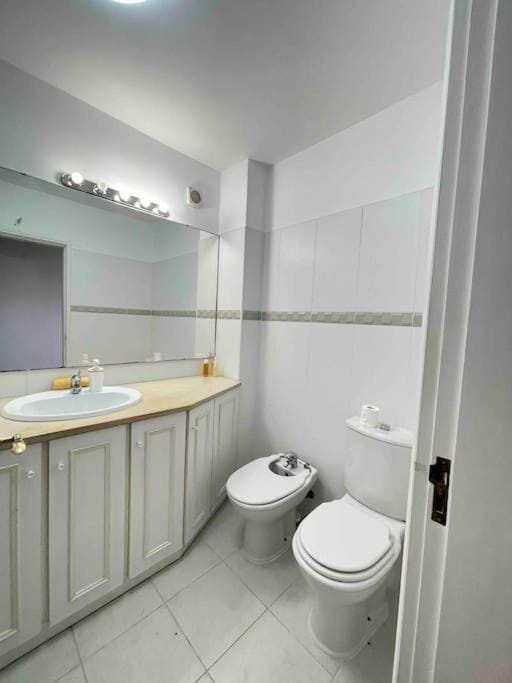 2 bed beachfront APT with pool and ocean view Apartment in Portimao