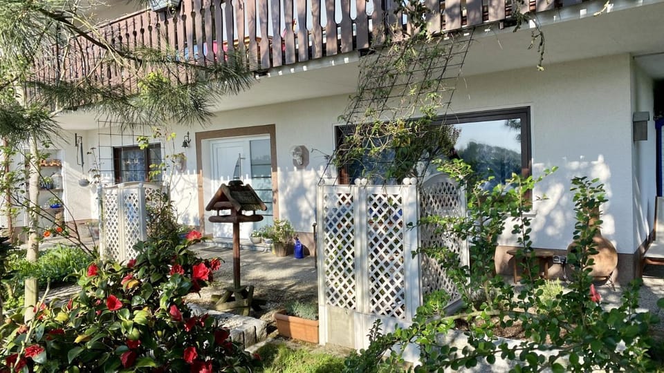 Facade/entrance, Garden, Balcony/Terrace