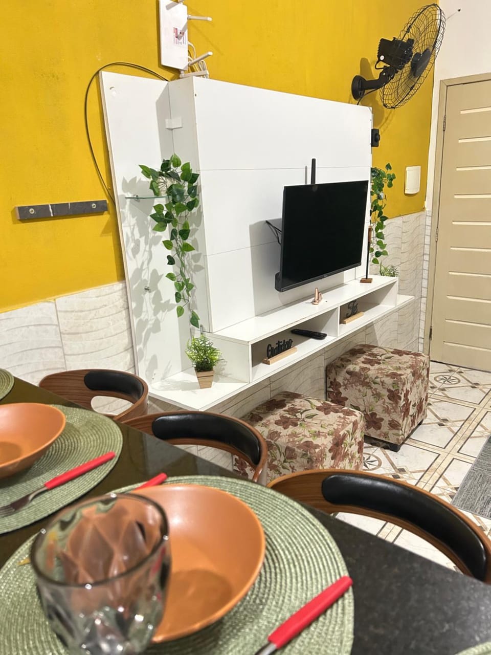TV and multimedia, Kitchen or kitchenette, Seating area