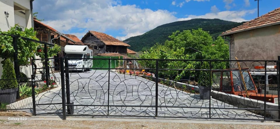Temački amanet Apartment in Serbia