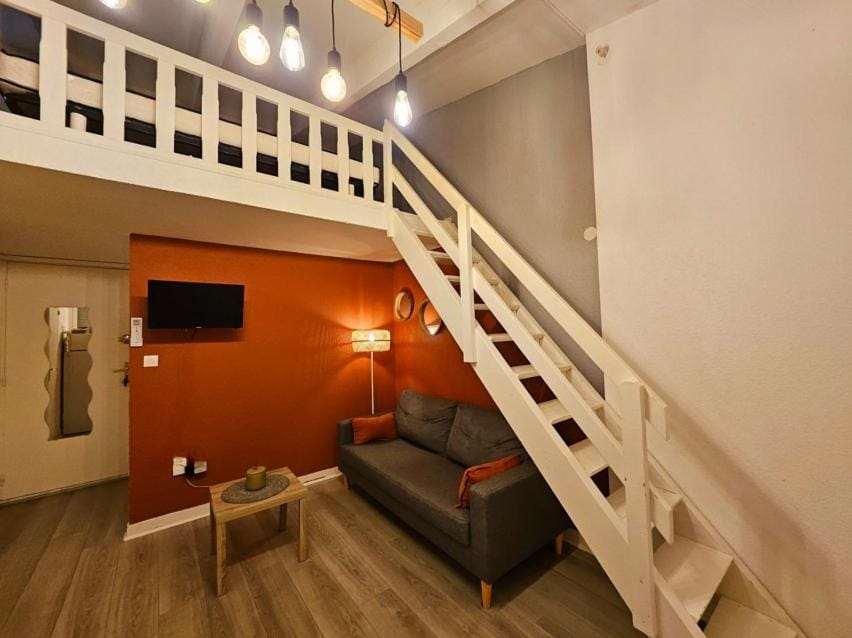 TV and multimedia, Living room, Seating area