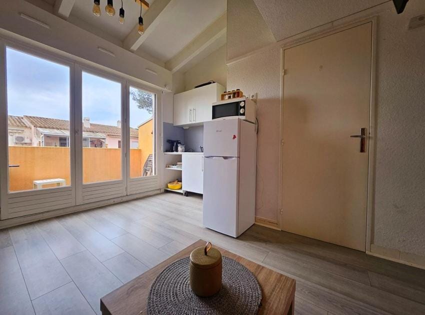 Coffee/tea facilities, Kitchen or kitchenette, microwave, toaster, washing machine