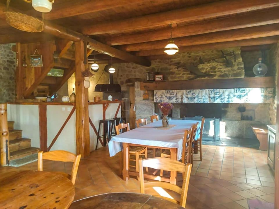 Gîte Gîte La Fontaine 10/12 personnes House in Auvergne-Rhône-Alpes