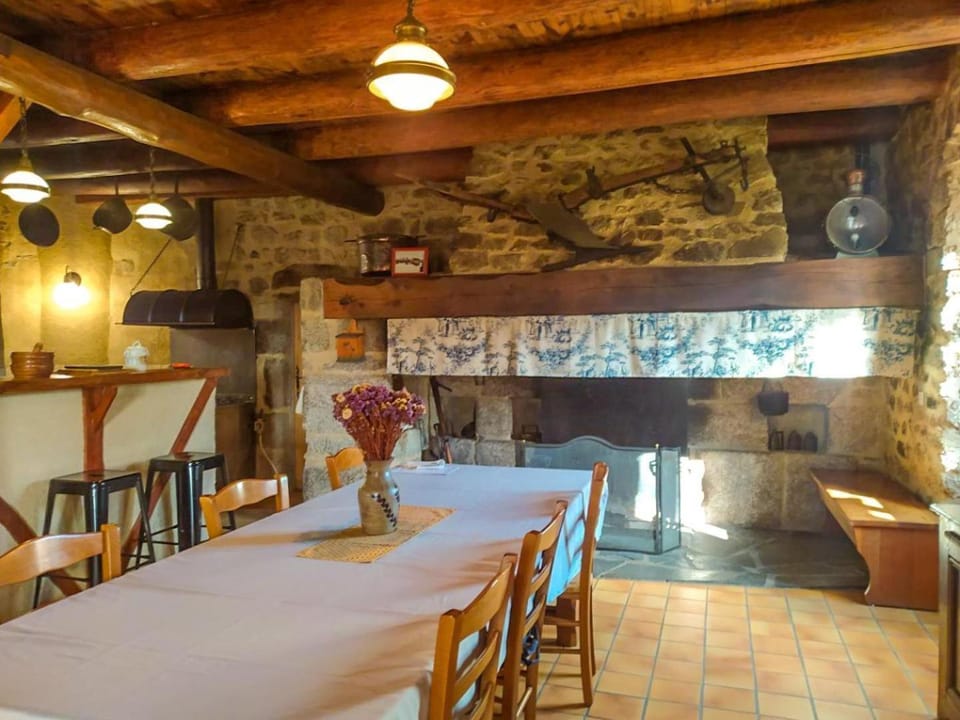 Gîte Gîte La Fontaine 10/12 personnes House in Auvergne-Rhône-Alpes