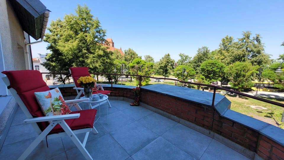 Spring, Day, Natural landscape, Summer, Garden, View (from property/room), Balcony/Terrace, Seating area, Garden view, sunbed