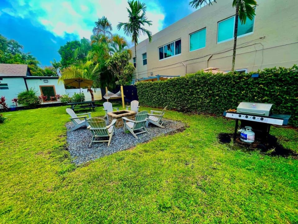 MiamiVice Las Olas Near Beach and Park w Fire Pit Apartment in Fort Lauderdale