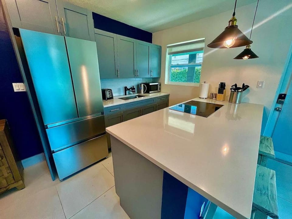 MiamiVice Las Olas Near Beach and Park w Fire Pit Apartment in Fort Lauderdale