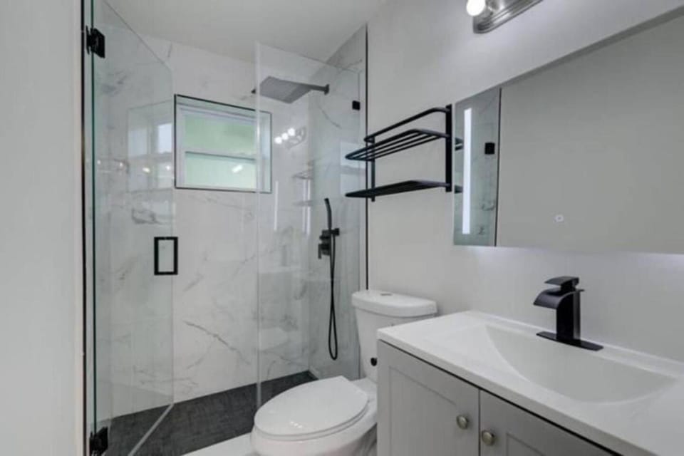 MiamiVice Las Olas Near Beach and Park w Fire Pit Apartment in Fort Lauderdale