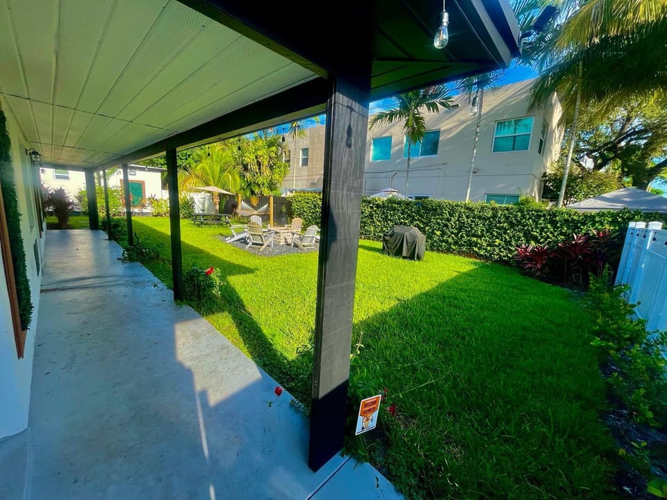 MiamiVice Las Olas Near Beach and Park w Fire Pit Apartment in Fort Lauderdale
