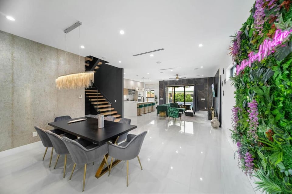 Elements Las Olas w Pool and Spa Near Beach House in Fort Lauderdale