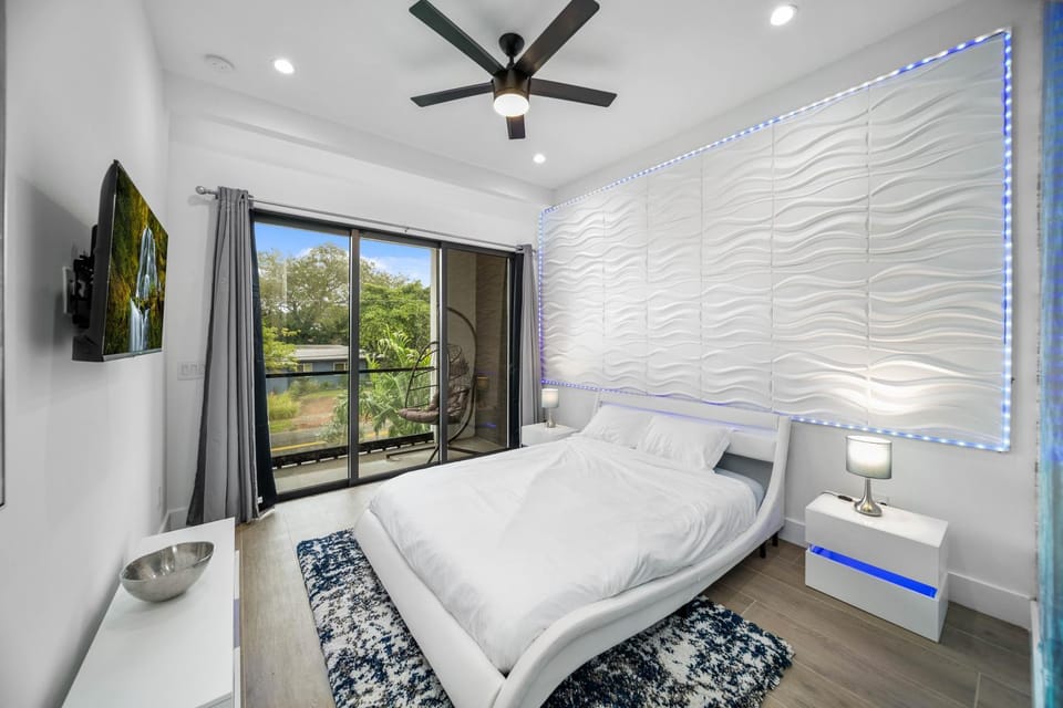 Elements Las Olas w Pool and Spa Near Beach House in Fort Lauderdale