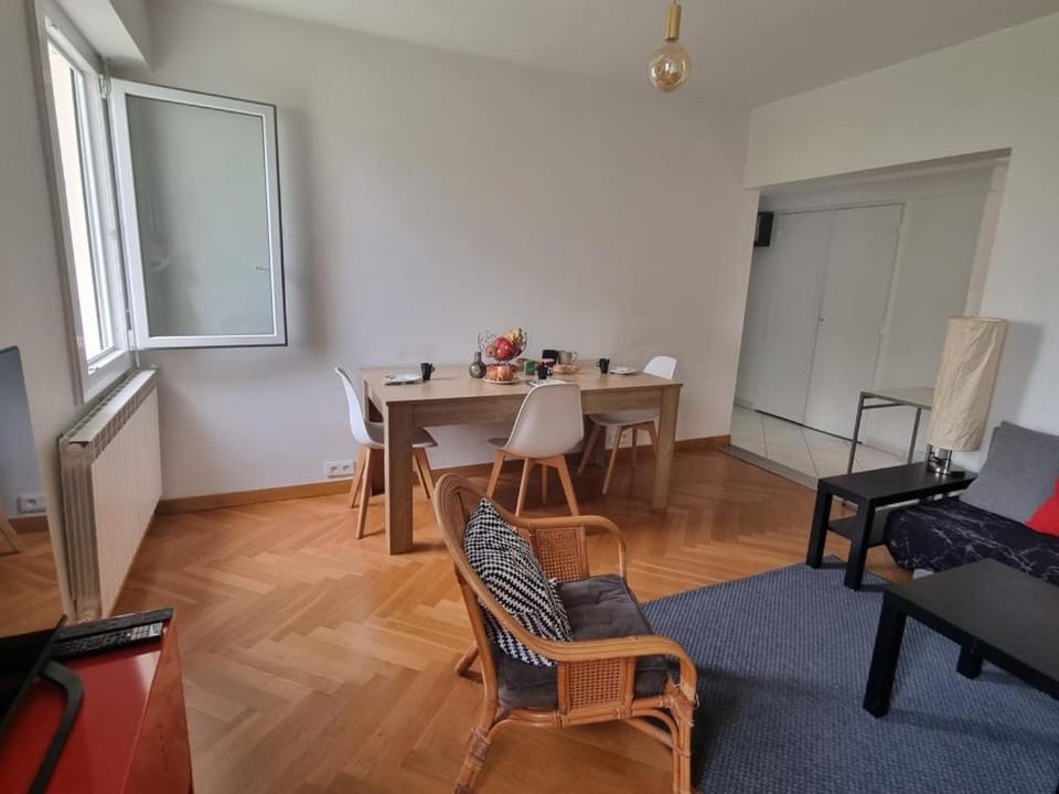 Spacieux T4 a Talence proche tramway Apartment in Nouvelle-Aquitaine
